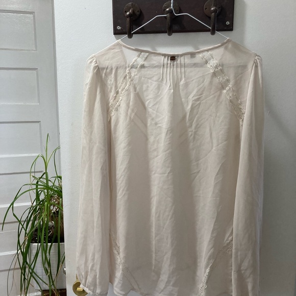 Guess S boho cream top - Picture 5 of 6
